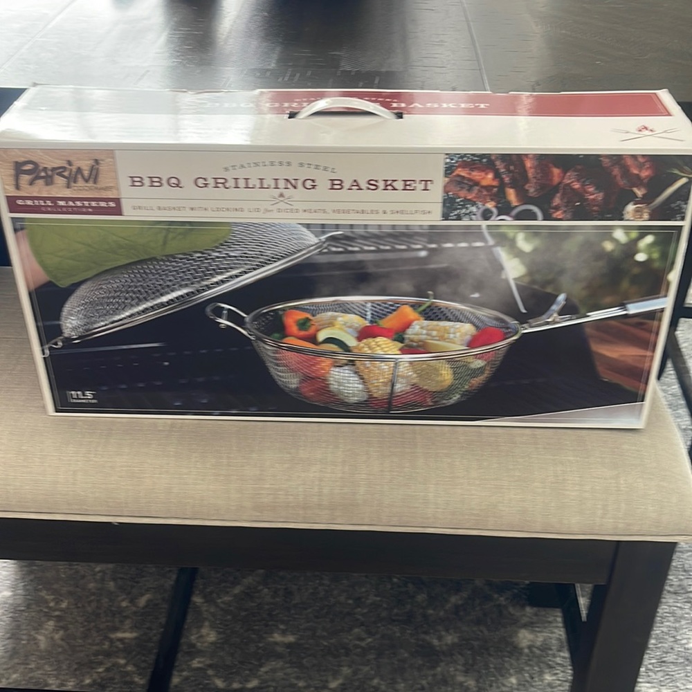 Parini Cookware Brand New Never Opened BBQ Grilling Basket 11 1/5” Diameter
